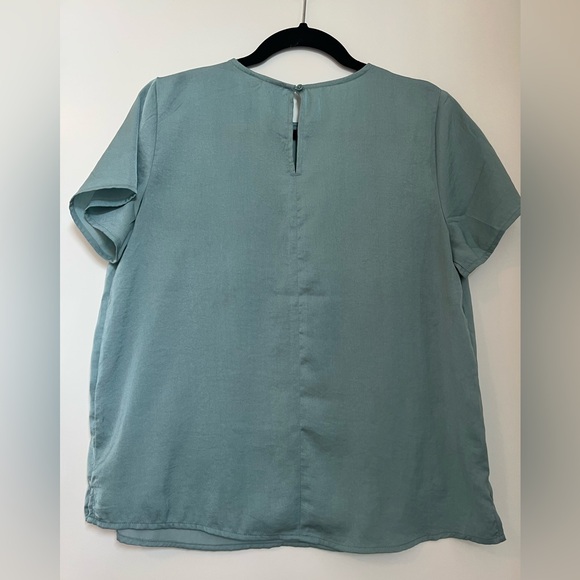 Banana Republic Flowy Blouse - Picture 2 of 4